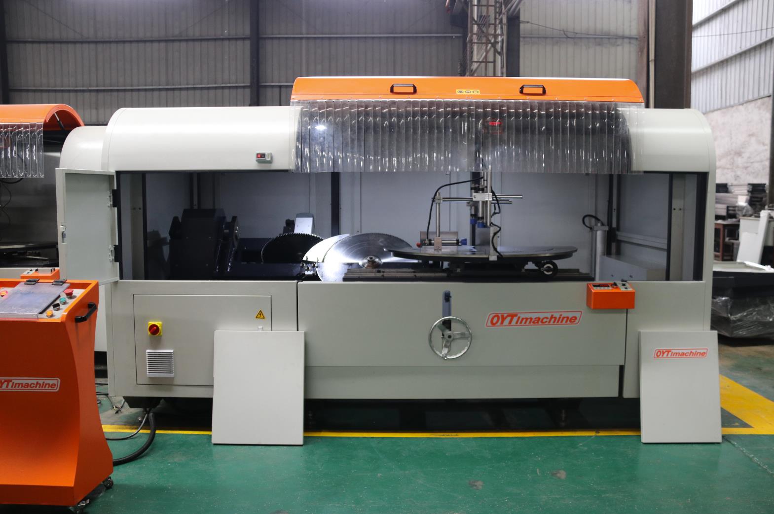 歐亞特機械｜數(shù)控接口鋸?fù)耆僮饕曨l-陽光房幕墻料切角神器